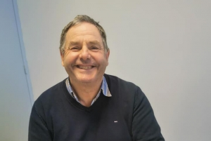 « Ils sont tout sourire avec la signature de la convention de partenariat qui renforce les liens relationnels et d’amitié entre la CPME et la JCE ! Olivier TRICON et Valentin MARTIN officialisent une étroite osmose qui dure depuis des lustres dans le paysage icaunais… ».