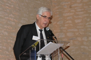 « La ruée des Parisiens et des Franciliens sur les résidences principales de l’Yonne n’est pas encore au goût du jour. Hormis quelques envies de résidences secondaires, le président de la FNAIM d’Ile-de-France, le Sénonais Guy BRUGGEMAN observe qu’il est encore trop tôt pour avoir une appréciation réelle de l’évolution du marché dans notre département…D’autant que des interrogations subsistent en matière de politique logement en France… ».