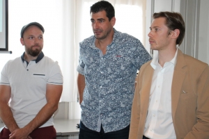 « Une cinquantaine d’investisseurs potentiels ont suivi avec grand intérêt les explications fournies par quatre des cinq codirigeants de la start-up MUGI sur l’écosystème des crypto-monnaies. Soutenus par des acteurs régionaux incontournables, les entrepreneurs devraient se doter de leur DATA center dès l’automne à Toucy afin de lancer leur marche en avant… ».