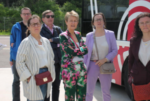 « Les entrepreneurs de l’Yonne, adhérents du MEDEF et de l’UIMM, ont eu l’opportunité de s’immerger au cœur de l’écosystème hydrogène de l’Auxerrois lors d’une passionnante découverte, assortie d’interventions techniques, leur permettant de mieux appréhender les nouvelles technologies de demain. Une excellente initiative pour rendre tangible la décarbonation de l’industrie…Avec à la manœuvre la présidente du MEDEF 89 Emmanuèle BONNEAU et Florence POULAIN, responsable des relations entreprises…».
