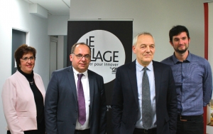 « Satisfecit pour le président de la caisse régionale du Crédit agricole Champagne-Bourgogne, Jean-Yves REMILLET et son directeur, Jacques KERMARREC (au centre), après ce premier anniversaire et qui, aux côtés de leurs nombreux partenaires, souhaitent positionner le « Village » comme un acteur majeur du territoire sur le plan du développement économique de la région. A terme, ce site de mutualisation et de partage des savoirs accueillera une quinzaine de structures entrepreneuriales… ».