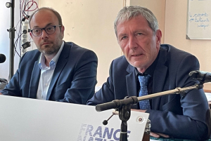 « Le préfet de l’Yonne Pascal JAN a procédé à un point d’étape lors de la remise d’un chèque de 500 000 euros à la ville de Joigny aux côtés de Nicolas SORET sur le dispositif des Fonds vert mis en place par l’Etat. A date, 72 dossiers ont déjà été déposés à la préfecture dont 16 ont été validés pour la somme globale de 2,3 millions d’euros… ».