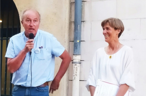 « L&#039;élue d&#039;opposition à la mairie d&#039;Auxerre Florence LOURY a officialisé son début de campagne électorale dans la course aux municipales 2026. D’une part avec une conférence de presse vendredi après-midi, et d’autre part, en tenant une réunion publique, place de l’hôtel de ville, sur « Auxerre, la ville nourricière », quelques instants plus tard. Sa liste « Auxerre avec vous » est sans étiquette mais résolument citoyenne, écologiste et sociale… ».