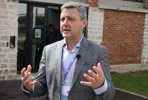 « C’est une nouvelle étape qui vient d’être franchie pour l’innovation dans l’Yonne ! Le troisième étage de la fusée lancée par la Communauté de l’Auxerrois a décollé lundi matin avec l’inauguration d’un nouvel outil favorisant l’éclosion des projets des start-ups, soucieuses de prototyper et modéliser leurs produits avant la phase d’industrialisation. Une mise en orbite qui est analysée par l’élu Crescent MARAULT… ».