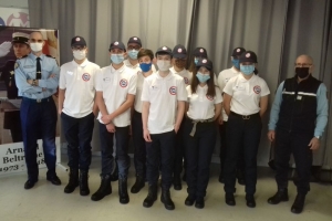 « Intégrer les Cadets de la Gendarmerie nationale, c’est découvrir les valeurs du civisme, du devoir mémoriel et de l’altruisme. C’est aussi se préparer à une possible carrière de militaire. Dans l’Yonne, l’association éponyme gère la logistique et la recherche de partenaires pour soutenir une initiative épanouissante pour la jeunesse… ».