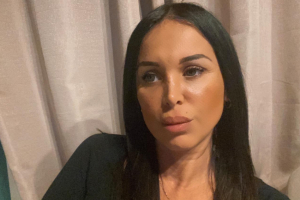 « Elle a beaucoup de choses à dire et à proposer l’élue de l’opposition auxerroise. Aux côtés de son alter ego Maud NAVARRE, l’ancien membre du Nouveau Centre, toujours centriste mais sans parti à l’heure actuelle, veut faire entendre sa voix sur des sujets fondamentaux qui préoccupent les habitants, écologie et sécurité en tête…Via une communication tous azimuts ! ».