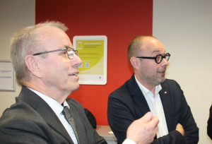 « Vice-président en charge des finances, de l’emploi, du développement économique et de l'économie sociale et solidaire à la Région, Nicolas SORET (en arrière-plan), aux côtés de Pascal GERMAIN, président de la CC Avallon Vézelay Morvan, se félicite que l’Yonne soit le premier territoire à expérimenter la démarche France Travail qui porte l’ambition d’un emploi pour tous… ».