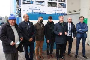 « En marge de l’affiche importante opposant Auxerre au FC Sochaux, les dirigeants de l’AJA ont procédé à la pose de la première pierre symbolique de la construction du musée à la gloire aux valeurs et aux hommes de ce club mythique du football national en présence de plusieurs personnalités politiques… ».