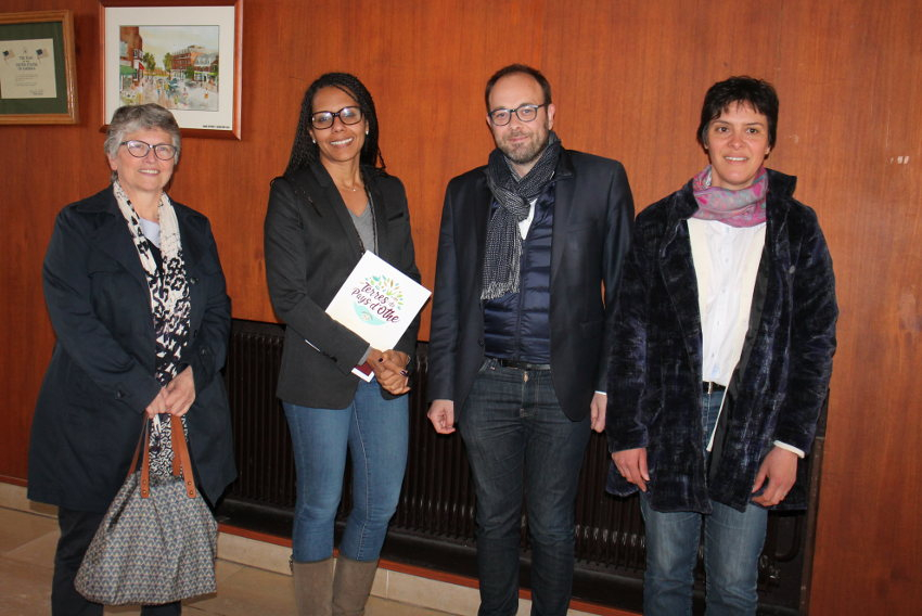 « La filière agricole de l’Yonne ne peut que se réjouir de l’opportunité née de cet accord de coopération entre les deux PETR Grand Auxerrois et Nord de l’Yonne et la Ville de Paris. Les débouchés vers la capitale sont immenses à la grande satisfaction d’Audrey PULVAR, élue de Paris et Nicolas SORET, instigateur de cette initiative… ».