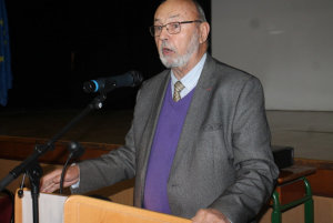 « Première journée des « Entretiens de Champignelles » et c’est déjà le succès en termes de fréquentation et de thématiques abordées autour du financement des communes, les taxes et la gestion du patrimoine. En grand ordonnateur de la manifestation destinée aux élus de Puisaye-Forterre, Jacques GILET s’est voulu le garant du temps et le médiateur pour faire circuler la parole. L’élu local, Eric PAURON, a ouvert les débats… ».