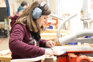 « Pour permettre aux entreprises et professionnels de faire face aux impacts économiques de cette situation exceptionnelle, l’Etat, la Région, les banques et les organisations professionnelles se sont engagés avec des reports de charges, de prêts et la mise en place de dispositifs adaptés. Dont le PGE dont bénéficient aujourd’hui près de 11 800 entrepreneurs dans notre région… ».