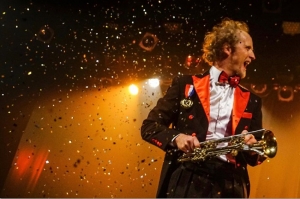 « Le cirque et ses numéros ont toujours subjugué et fait rêver le public. Invité du couple Andrée et Gérard-André au théâtre de La Closerie, Jérémy L’Artiste expliquera avant son mini-spectacle, comment en période de crise il peut entretenir cet art si exigeant ? »…