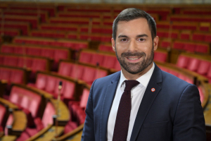 « Il a décidé d’interjeter appel et de conserver son siège de député de l’Yonne et de conseiller régional de Bourgogne Franche-Comté : Julien ODOUL, condamné lundi 31 mars par le tribunal correctionnel de Paris dans le procès des emplois fictifs dont auraient bénéficié les assistants parlementaires du Front National à l’Europe dénonce un « coup d’Etat judiciaire » pour empêcher Marine LE PEN d’accéder à la présidence de la République en 2027… ».