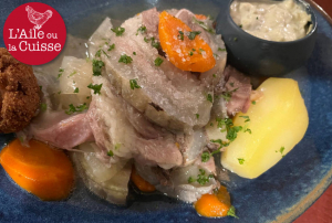 « On a vu à la télévision l’offre alléchante du « Mesturet », établissement situé dans le deuxième arrondissement à Paris. Sauf que dans l’assiette, on n’a pas vu grand-chose de très appétissant… ».
