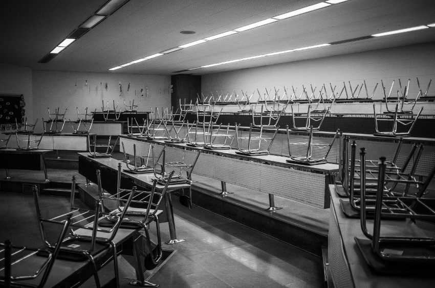 « Les étudiants, un millier d’entre eux, ont sollicité l’avocat Fabrice di VIZIO dans le cadre du dépôt d’une plainte contre deux des ministres du gouvernement : ceux de l’Education nationale et de l’Enseignement supérieur. Ils refusent de suivre les examens en présentiel compte tenu de la crise sanitaire… ».