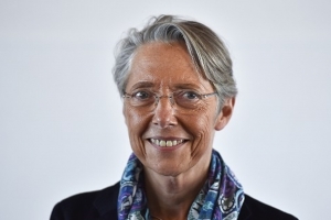 « Après les annonces faites en février au Salon de l’agriculture, la présidente de la Région Bourgogne Franche-Comté Marie-Guite DUFAY demande au gouvernement de passer aux actes sur le dossier du relèvement du seuil d’appels d’offres du photovoltaïque sur les toitures des bâtiments agricoles. Elisabeth BORNE apportera-t-elle enfin des réponses concrètes jeudi à Dijon ? ».