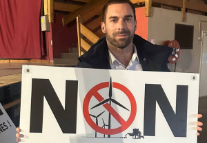 « Le député de la troisième circonscription de l’Yonne, Julien ODOUL, monte au créneau pour défendre le cadre de vie des habitants de la partie septentrionale du territoire face à de nouveaux projets d’implantations d’éoliennes. Une hérésie, à ses yeux, contre-productive pour la valeur du foncier et l’attractivité… ».