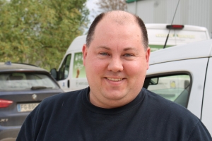 « Toujours sur le pont malgré la période de confinement, l’entrepreneur Julien VIEL (BOIS METAL CONCEPTION) tente tant bien que mal d’honorer ses contrats alors que les fournitures se raréfient et que les particuliers sont cloisonnés chez eux… ».