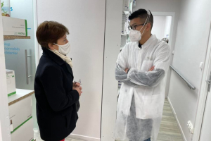 « La députée Michèle CROUZET a rencontré le pharmacien du quartier des Chaillots à Sens, vandalisé ce week-end, pour lui apporter son total soutien. La parlementaire a été elle-même la cible d’actes de vandalisme à son domicile personnel. Un dépôt de plainte s’en est suivi… ».