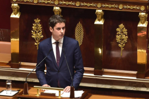 « Le vote électronique peut-il être introduit lors de la présidentielle 2022. Le gouvernement et son porte-voix Gabriel ATTAL (photo) n’accréditent pas cette hypothèse qui circule comme une traînée de poudre sur les réseaux sociaux. De la fausse information qui a pour source d’alimentation Florian PHILIPPOT, entre autres… ».