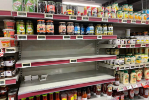 « Il faudra sans doute patienter encore un long moment (2023) pour que les rayons de moutarde retrouvent leur apparence normale dans les supermarchés et commerces alimentaires de l’Hexagone… ».