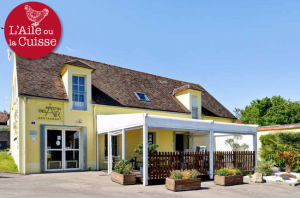 « Hormis « Le Martin Bel Air » à Saint-Martin-du-Tertre et son chef Jean-Raphaël PERSANO qui obtiennent un « Bib Gourmand » dans l’édition 2024, le Michelin demeure inflexible et impitoyable pour administrer de nouvelles étoiles dans les établissements de l’Yonne. Le compteur reste invariablement bloqué à trois restaurants étoilés (La Côte Saint-Jacques, Le Château de Vault-de-Lugny et La Madeleine) alors que des chefs talentueux mériteraient davantage… ».