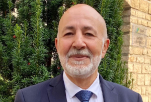 « L’AMF 89 a célébré le centième anniversaire de sa naissance avec une action pédagogique dirigée vers la population, et plus particulièrement vers la jeunesse, futurs citoyens de demain. Une centaine de communes icaunaises y ont pris part les 08 et 09 novembre ainsi que leurs élus, à l’instar du président de l’AMF 89 Mahfoud AOMAR… ».