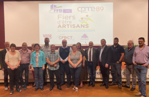 « Plusieurs leaders de syndicats et organisations professionnels sont venus entourer la double tête de liste de ces élections consulaires 2021, Baptiste CLERIN. Porte-voix de « Fiers d’être artisans », ce dernier résume la campagne en une seule phrase : « Il est temps de changer ! ».