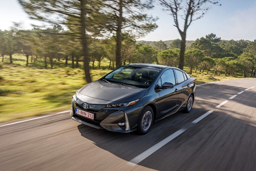 « Le constructeur TOYOTA a obtenu ses meilleurs résultats en termes de vente en octobre 2017 grâce à l’émergence de ses nouveaux modèles hybrides. Le lifting de la YARIS dès avril aura marqué les esprits dans l’explosion du nombre de commandes vis-à-vis des particuliers… ».