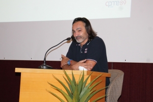 « L’un des dirigeants du Handball Club Auxerre profite de la tribune offerte par la CPME de l’Yonne pour exposer les perspectives de l’association. Celle-ci recherche des mécènes pour l’aider à concrétiser ses nombreux projets, synonymes de davantage de visibilité… ».