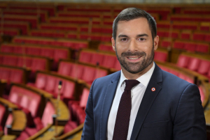 « Le député RN de la troisième circonscription de l’Yonne Julien ODOUL et le groupe RN de Bourgogne Franche-Comté soutiennent l’édile de Chalon-sur-Saône, le Républicain Gilles PLATRET, d’interdire la présence du drapeau palestinien dans les manifestations publiques…. ».