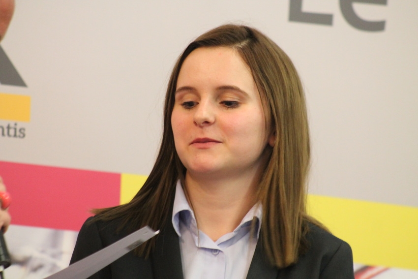 « La valeur n’attend pas le nombre des années ! Méline DUPRE, Major des majors de la promotion 2018 au CIFA de l’Yonne, a reçu un tonnerre d’applaudissements pour l’excellence de son parcours, obtenant une moyenne générale de 17,85 à son examen ! ».