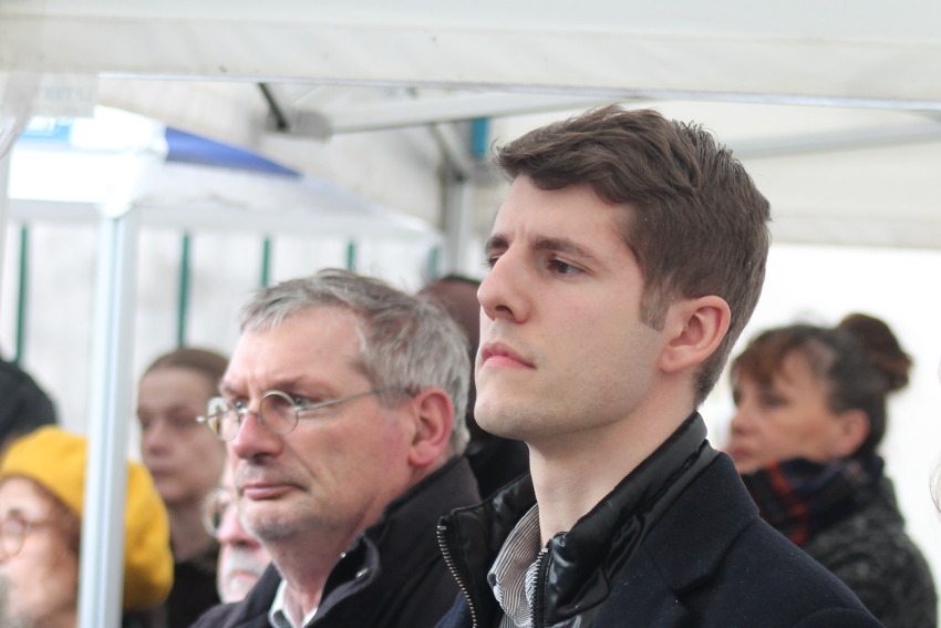 « Le Premier secrétaire fédéral du PS de l’Yonne Mani CAMBEFORT en accord avec son bureau et sa direction nationale, a suspendu pour un semestre six adhérents qui avaient appelé publiquement à voter en faveur de la liste « Auxerre Ecologie La Ville Envie ». Le PS apporte son soutien au maire sortant Guy FEREZ… ».