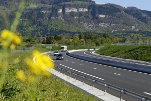 « Plusieurs réseaux autoroutiers dont celui géré par le groupe APRR dans notre région réitèrent l’action menée lors de la première vague : le remboursement du péage pour les personnels soignants. 300 000 trajets avaient été pris en charge au printemps… ».