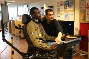 « La présence d’un simulateur virtuel chez Pôle emploi Auxerre aura permis à de nombreuses personnes en recherche d’activité de tester leurs aptitudes à manœuvrer un engin de chantier, en l’occurrence une pelleteuse. Un exercice insolite qui aura ravi l’ensemble des utilisateurs et aidé à la prise de décisions… ».