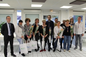 « La Caisse primaire d’assurance maladie de l’Yonne a procédé à deux sessions de remise de médailles du travail dans ses locaux d’Auxerre, puis à Sens. Occasion pour le directeur général de l’établissement, Patrick KAZANDJIAN, de saluer les valeurs intrinsèques de ses 24 collaborateurs qui se sont investis et engagés professionnellement au service d’une grande structure comme la CPAM… ».