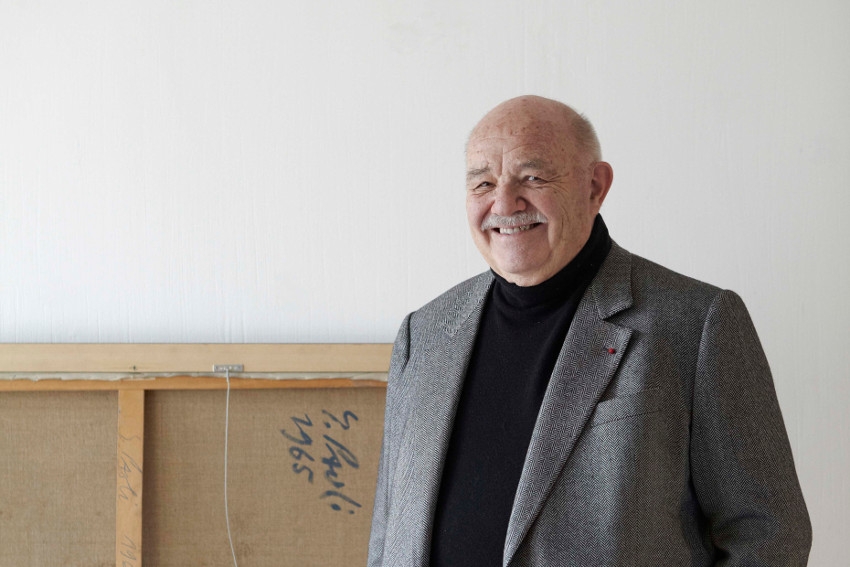 « Un nom illustre de la gastronomie française et internationale nous a quittés à l’âge de 92 ans, un natif de Bourgogne, Pierre TROISGROS qui a vu le jour à Chalon-sur-Saône. Ce personnage emblématique de l’art culinaire a su transmettre à ses proches sa passion pour que perdure la tradition familiale…Ses obsèques se dérouleront ce mardi 29 septembre…».