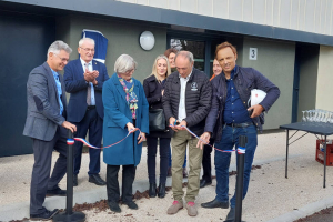 « Sur les 550 logements du quartier des Rosoirs, 199 intègrent le plan de financement de l’ANRU, l’Agence Nationale pour le Renouvellement Urbain (ANRU). La résidence Fleurus, quant à elle, présente une nouvelle configuration depuis cet été avec 74 logements réhabilités. De quoi l’inaugurer de manière officielle ! ».