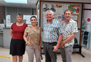 « Corinne PASQUIER, maire de Villethierry, Delphine GREMY, conseillère départementale sortante et conseillère municipale de Collemiers, Christian DESCHAMPS, maire d’Egriselles-le-Bocage, et Marcel MILACHON, maire de Villebougis, candidats aux élections départementales 2021 donnent rendez-vous à leurs électeurs les 20 et 27 juin ».