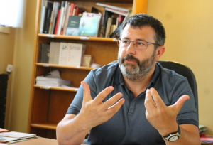 « Dès l’automne, le théâtre d’Auxerre dirigé par Pierre KECHKEGUIAN ne possédera plus de secrets (ou presque !), pour l’ensemble de ses suiveurs comme pour les béotiens de cet art expressif et oratoire qui a su mobiliser plus de 13 000 spectateurs au terme de la saison écoulée. « L’Art des Sens » y pourvoira de manière numérique et explicite ! ».