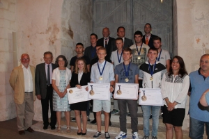 « Des lauréats fiers de l’être et d’avoir accompli leurs chefs d’œuvre : quant à Thomas LEPERS, médaille d’or régional, il est qualifié pour le challenge national… ».