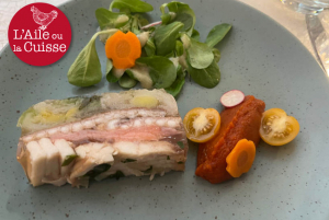 « C’est chouette de pouvoir prendre un repas dans un village de 400 habitants dans l’Yonne ! A Carisey, « L’Auberge du Cléon » est l’un de ces endroits privilégiés qu’il est impératif de fréquenter ! ».