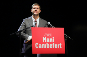 « Plus de 250 personnes ont assisté au premier meeting de campagne du candidat Mani CAMBEFORT (PS) à l’élection municipale d’Auxerre, mercredi soir au Silex. Une réunion réunissant toutes les forces vives de la gauche, moins les écologistes et les Insoumis. Mais, aussi bon nombre de représentants de la société civile… ».