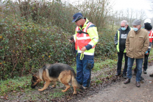 « Les performances canines dans la recherche des fuites d’eau sur les canalisations vont au-delà des seuils fixés par VEOLIA. La brigade canine d’un jour nouveau est intervenue en séance démonstrative mardi dans la Nièvre, impressionnant élus, techniciens et médias…Le groupe va développer ce procédé 100 % RSE à l’avenir ».