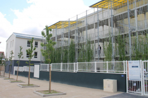 « L’Office Auxerrois de l’Habitat ne veut laisser personne au bord du chemin, selon son président Vincent VALLE. Un chemin qui s’enrichit de deux nouvelles pierres ajoutées à l’édifice avec les résidences de GEMBLOUX et celle de la Porte de Paris (photo), inaugurées il y a peu… ».