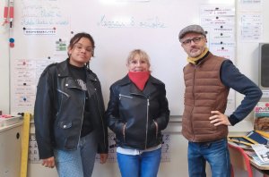 « L’école élémentaire de Chichée écrit une nouvelle page de son existence avec l’arrivée de Mélyssa DZAMBA, emploi civique, Angélina MORANDI, assistante et Jean-Jacques SEROUL, directeur et enseignant. Un projet où chacun trouvera sa place pour faire de l’école un lieu de vie… ».
