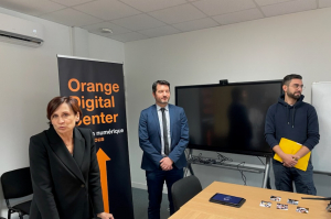 « Durant une cinquantaine de minutes, et à l’aide d’un jeu situé entre réalité et réalité augmentée, les enfants des salariés d’INITIACTIVE 89 se sont incarnés en magiciens pour découvrir les risques d’Internet et des réseaux sociaux. Un concept porté par ORANGE qui s’inscrit dans le cadre du programme « Orange Digital Center », voué à être découvert dans l’Yonne... ».