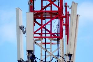 « C’est fait ! Depuis le 18 novembre, la France a enfin l’accès à la 5G et à ses possibilités révolutionnaires en termes de réactivité technologique. Mais, pour l’heure, seules neuf métropoles de l’Hexagone bénéficient de l’offre. Il faudra donc encore s’armer de patience pour la recevoir. A l’image de la 4 G ? ».