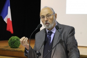 « Président de l’Association de formation des élus de PUISAYE-FORTERRE et animateur des fameux « Entretiens de CHAMPIGNELLES », Jacques GILET, édile de cette localité, conduira la délégation des élus de cette contrée occidentale de l’Yonne du 04 au 07 novembre en Roumanie. La découverte du fonctionnement territorial de ce pays des Balkans, à quelques mois de son échéance présidentielle, étayera les réflexions des élus de l’Yonne participants au voyage… ».
