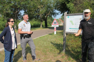 « La directrice de cabinet du préfet de l’Yonne, Clémence CHOUTET, s’est rendue sur le terrain, dans la réserve naturelle nationale du Bois du Parc près de Mailly-le-Château, lors de l’opération de contrôle menée dans le cadre de la campagne nationale dans les espaces protégés par l’Office Français de la Biodiversité… ».